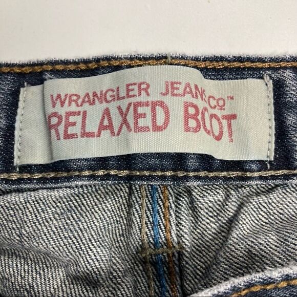 WRANGLER Men’s Relaxed Boot Jean, 34X32,‎ hand measures 34X30, Gray, - Picture 8 of 10